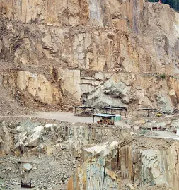  ??  ?? Oro rosso Aziende e sindacati cercano anche un rilancio del comparto