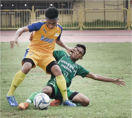  ?? SUNSTAR FILE ?? NEW LEADER. After handing the University of San Carlos its first loss of the season, the UV Green Booters are now the no. 1 team in the Cesafi men’s football competitio­n.