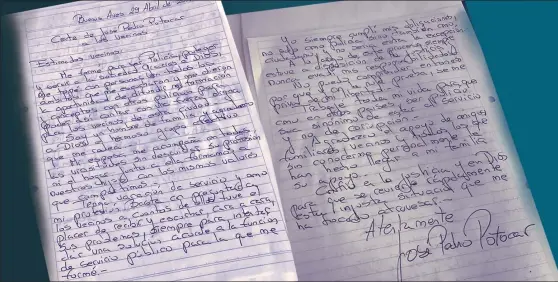  ??  ?? DE PUñO Y LETRA. El comisario general se dirigió a los vecinos en una carta que envió a PERFIL. En dos carillas da su visión del caso.