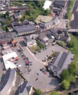  ??  ?? Aerial view of Templeshan­non and Enniscorth­y town centre.