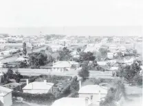  ?? PHOTO: WAITAKI DISTRICT ARCHIVE ?? Historic . . . The view of the block between Dee and Ribble Sts from Aln St. The North Otago Brewery is the large building in the centre right.