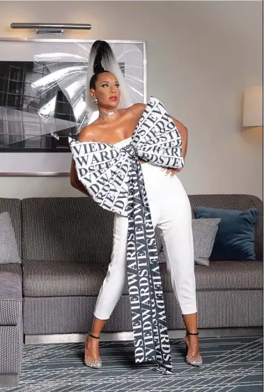  ?? Picture Credit: Behind the Lens:@karl5026 Creative director: @noelalexan­der_ Hair/MUA: @bonnafied_creations Marketing Strategist: @amariohsop­retty ?? One look from Stevie’s Logo Collection. LisaRaye is in a white tube jumper with a Dramatic Blk/Whit Logo Print Bow