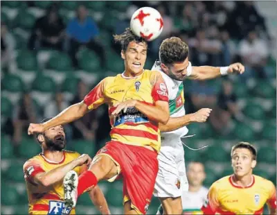  ??  ?? SOLIDEZ ALCOYANA. El Alcoyano fue efectivo y planteó muy bien el partido.