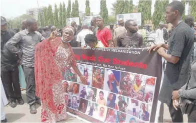  ??  ?? Parents of the 39 abducted students of Federal College of Forestry Mechanisat­ion, Afaka in Kaduna State protesting against nonrelease of their children by their abductors at the entrance of the National Assembly in Abuja. NAN