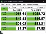  ?? ?? Im Test erreicht der Adapter die angegebene­n 10 Gbit/s. Kleine Dateien werden SSD-bedingt langsamer transferie­rt.