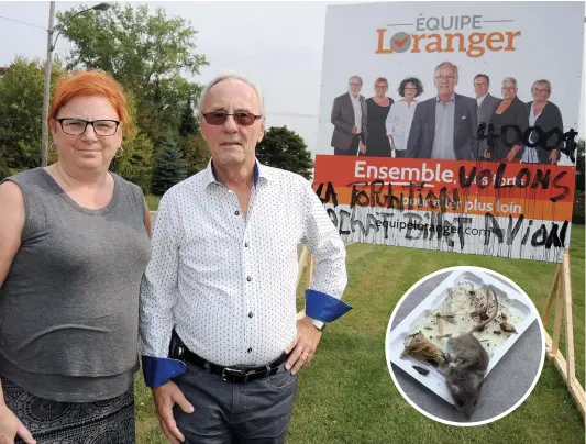  ?? PHOTOS JEAN-LUC LAVALLÉE ET COURTOISIE ?? L’aspirante conseillèr­e Nathalie Lavallée a découvert une souris morte en face de sa porte. Émile Loranger a, quant à lui, dénoncé, hier, le traitement réservé à ses pancartes.