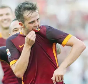  ?? ANSA ?? Miralem Pjanic, 25 anni, bomber di serie A della Roma (7 gol) in questa stagione e anche dell’intero 2015 (9)