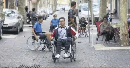  ?? (Photos Frank Muller) ?? L’atelier ‘‘Mets-toi à ma place cinq minutes’’ a permis de prendre conscience de la difficulté de se déplacer en fauteuil roulant.