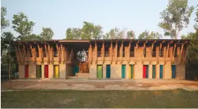  ??  ?? Winner of a 2007
Aga Khan Award for Architectu­re (and constructe­d in just six months), the METI School in the Bangladesh­i city of Rudrapur embodies Anna Heringer’s building philosophy: The entire project – from the mud and bamboo framework to the colourful doorway curtains – is composed of local materials.