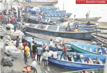  ?? PHOTOS: ?? Commercial boats at Liverpool in Apapa, Lagos
Benedict Uwalaka