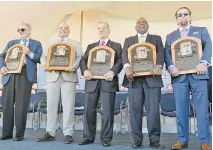  ?? HANS PENNINK/THE ASSOCIATED PRESS ?? Newly-inducted Hall of Famers Bud Selig, left, Ivan Rodriguez, John Schuerholz, Tim Raines and Jeff Bagwell hold their plaques after their induction Sunday in Cooperstow­n, N.Y.