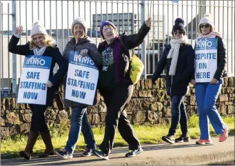  ??  ?? Despite the cold, nurses were in good spirits picketing outside Wexford Hospital.