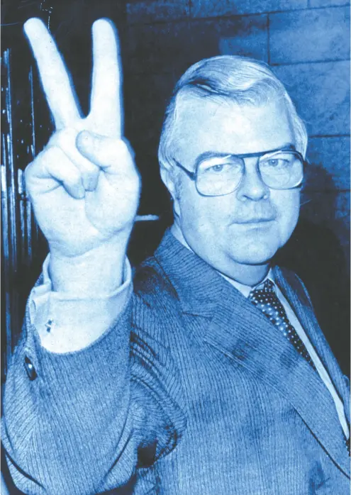  ?? Postmedia News ?? John Crosbie flashes the victory sign on Dec. 14, 1979, after the Progressiv­e Conservati­ve government of Joe Clark, in which Crosbie was finance minister, was defeated in a non- confidence vote and was facing a new election.