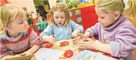  ?? FOTO: DPA ?? Auch in Baienfurt steigen die Gebühren für Kindergart­enplätze.