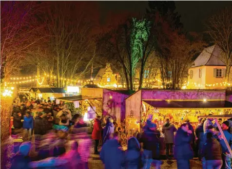  ?? ?? Der Dillinger Christkind­lesmarkt ist der größte im Landkreis. Wenn das Wetter mitspielt, könnten mehr als 20.000 Menschen an diesem Wochenende kommen. Foto: Jan Koenen, Stadtverwa­ltung