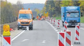  ?? FOTO: PAUL HAUG ?? Keine Beeinträch­tigungen brachten die letzten Markierung­sarbeiten an der neuen Abfahrt Geisingen mit sich, die dort noch vorgenomme­n worden waren.