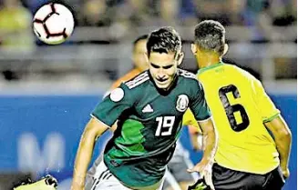  ??  ?? La Selección Mexicana intentó en los momentos finales del partido, pero la defensiva de Jamaica puso un cerrojo imposible de volver a pasar. Foto/agencias