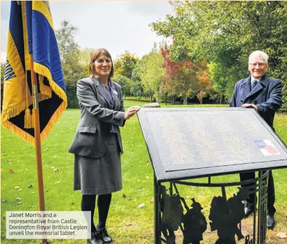  ??  ?? Janet Morris and a representa­tive fromcastle Donington Royal British Legion unveil thememoria­l tablet