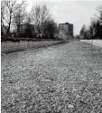  ??  ?? So sah der kanalisier­te Herrenbach 1967 aus – mit den neuen Betonwände­n.