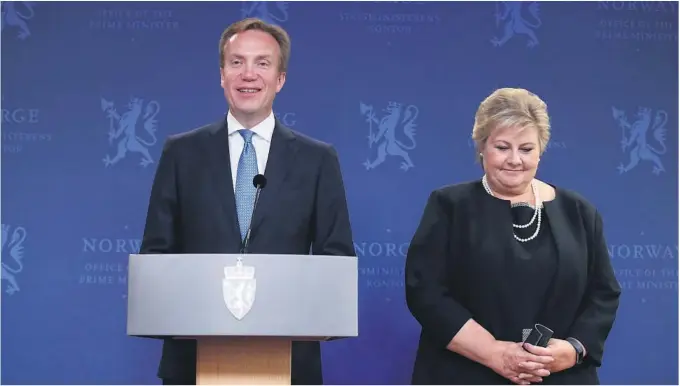  ?? FOTO: NTB SCANPIX ?? PRESIDENT:
Statsminis­ter Erna Solberg og utenriksmi­nister Børge Brende møtte pressen for å fortelle at Børge Brende blir ny president i World Economic Forum.