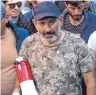  ?? FOTO: AFP ?? Nikol Paschinjan, Opposition­sführer in Armenien, hat Zehntausen­de Menschen in Eriwan auf die Straße gebracht.