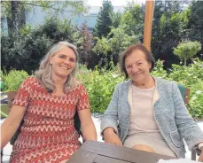 ?? FOTO: EVI ECK-GEDLER ?? Maja Dornier (rechts) freut sich, dass sie mit Ulrike Dahm eine engagierte und in der Pflege erfahrene Koordinato­rin für den ehrenamtli­chen Besuchsdie­nst gefunden hat.