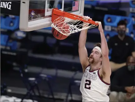  ?? MICHAEL CONROY — THE ASSOCIATED PRESS ?? Gonzaga forward Drew Timme dunks against Creighton in the second half of Sunday’s game at Hinkle Fieldhouse in Indianapol­is.