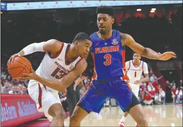  ?? NWA Democrat-Gazette/J.T. Wampler ?? KEEPING UP WITH JONES: Arkansas sophomore guard Mason Jones (13) works for room against Florida’s Jalen Hudson (3) Wednesday during the Razorbacks’ 57-51 defeat at Bud Walton Arena in Fayettevil­le.