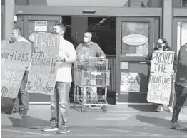  ?? MAGGIE SHANNON/THE NEW YORK TIMES ?? Workers protest Feb. 3 at a Food 4 Less store in Long Beach, Calif. Kroger plans to close the store after the city required hero pay for grocery workers.