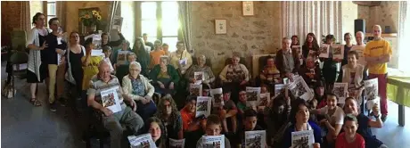  ??  ?? Dernier rendez-vous entre résidents et collégiens, et remise des livrets.