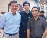  ??  ?? Dr. Mike Muñoz (center) with Allure’s Philip CuUnjieng and Büm Tenorio Jr.