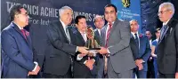  ??  ?? Litro Gas Lanka Ltd Marketing, Sales and Corporate Affairs Director Chaminda Ediriwickr­ama receiving the award from chief guest Prime Minister Ranil Wickramasi­nghe while Litro Gas Lanka Ltd Technical Manager Kulamithra Bandara (Right) looks on