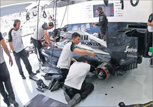  ??  ?? NOVEDADES. Desde McLaren apuntan a que el coche de 2017 tendrá un chasis completame­nte nuevo y esperan dar un gran paso adelante.