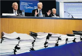  ?? JOHN MAHONEY/FILES ?? Flanked by fellow commission­ers Roger Nicolet, left, and Armand Couture, Pierre-Marc Johnson delivers a report on the de la Concorde overpass collapse in Laval in 2007.