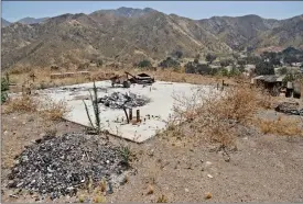  ?? Katharine Lotze/The
Signal ?? The remains of a water tower structure at Sable Ranch. It was destroyed by the Sand fire, which also burned the hills in the background.