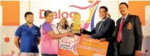  ??  ?? Women’s champions Golden Birds SC receiving their trophy from Harsha Samaranaya­ke, Senior General Manager - Brand and Media, Dialog Axiata, while MP Ranjith Siyambalap­itiya, Deputy Speaker of Parliament and A.S. Nalaka, General Secretary, Sri Lanka Volleyball Federation look on