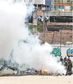  ?? AlexAndre Brum / 17.10.2009 ?? Em 2009, traficante­s derrubaram helicópter­o da PM no São João