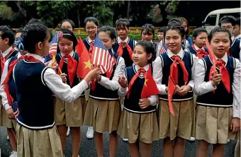  ?? AP ?? Schoolgirl­s are handed American flags before US President Donald Trump arrives to meet with Vietnamese President Nguyen Phu Trong at the Presidenti­al Palace in Hanoi yesterday before the start of his second summit with North Korean leader Kim Jong Un.