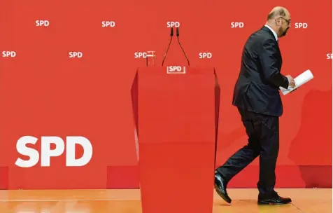  ?? Foto: Maurizio Gambarini, dpa ?? Parteichef Martin Schulz lässt sich alle Optionen offen.