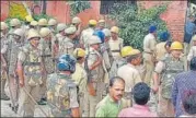  ?? HT PHOTO ?? ■ Tight security at the cremation ground in Mahmudabad village of Sitapur district on Saturday.