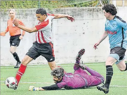 ?? FOTO: ATHLETIC ?? Nuevo reto Javi González, en la imagen en un partido de veteranos en Larrabetzu, preparará a las jóvenes promesas del club albiazul