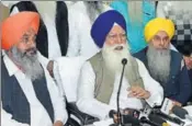  ?? HT PHOTO ?? SGPC president Kirpal Singh Badungar (centre) addressing a press conference in Amritsar on Thursday.