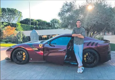  ?? FOTO: INSTAGRAM ?? Cristiano Ronaldo posa con un Ferrari La marca de lujo es propiedad de la familia Agnelli, dueños de la Juventus