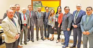  ??  ?? CON EL primer ministro de Vietnam, el Senador Teófilo Torres Corzo encabezó la delegación mexicana en el foro Internacio­nal de Legislador­es Asia -Pacífico