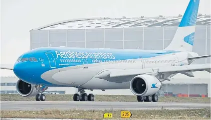  ??  ?? Balance. Según el titular de Aerolíneas, todas las rutas internacio­nales de la compañía generan pérdidas.