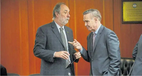  ?? EMMANUEL FERNANDEZ ?? Consejeros. El diputado macrista Pablo Tonelli y el senador peronista Miguel Pichetto, ayer, en el Consejo de la Magsitratu­ra.