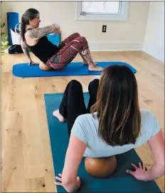  ?? COURTNEY DIENER-STOKES — FOR MEDIANEWS GROUP ?? Emily Gable instructs Arwen Vermeulen on the practice of body rolling.