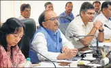  ?? SUBHANKAR CHAKRABORT­Y/HT ?? ▪ UP health minister Sidharth Nath Singh holding a review meeting at Yojna Bhavan in Lucknow on Tuesday.