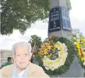  ?? Fotos: Monserrat Flores ?? Aniversari­o. La conmemorac­ión tuvo su fin en el panteón de Santa Paula./