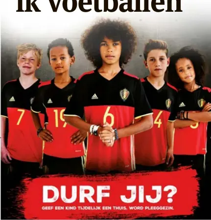  ??  ?? FOTO RR Miniversie­s van Kevin De Bruyne, Ousmane Dembélé, Axel Witsel, Dries Mertens en Marouane Fellaini brengen het tekort aan pleegouder­s in Vlaanderen onder de aandacht.